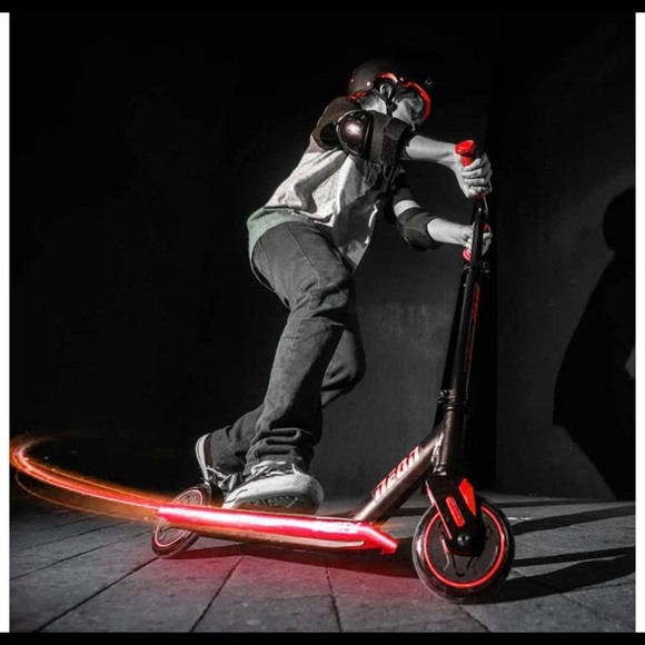 🛴Brand New Yvolution Neon Viper Scooter🛴 - Picture 4 of 5